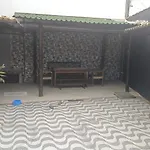 Casa Independente De 4 Quartos E Piscina!